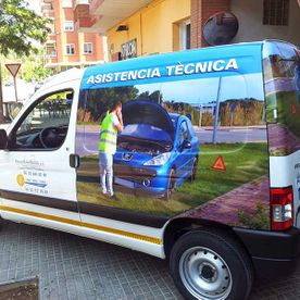 Grúas Castelldefels vehículo en asistencia técnica 