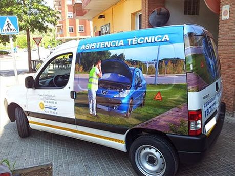 Grúas Castelldefels vehículo de empresa